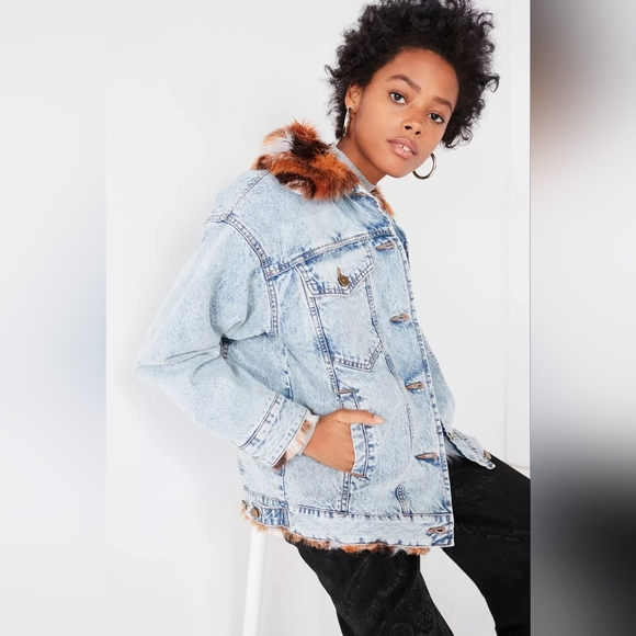 Urban Outfitters Faux Fur Lined Denim Trucker Jacket Size XS - Picture 3 of 13